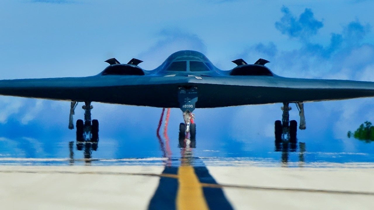 The Air Force Is Training B-2 Stealth Bombers Right In China's Backyard ...